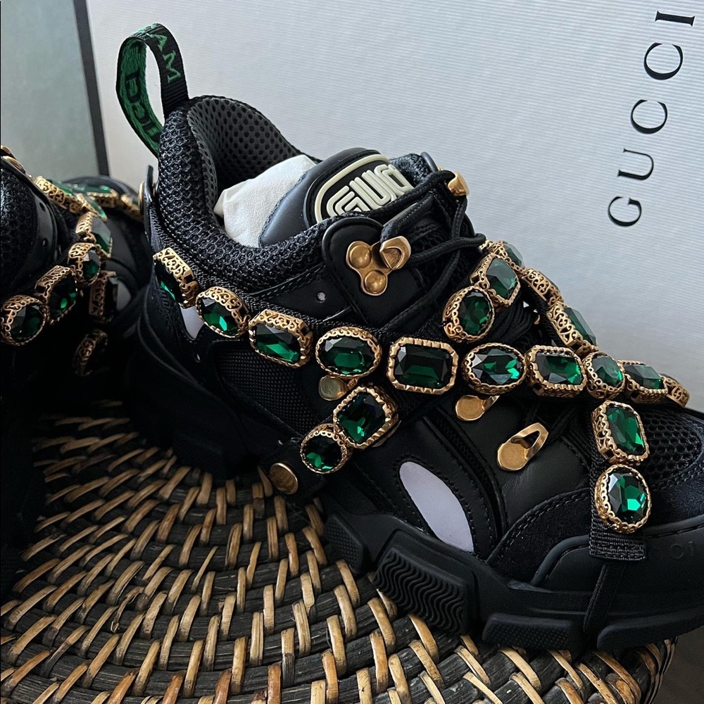 New Gucci Black Flashtrek size 35.5 with green stones - Picture 6 of 9